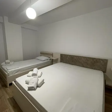 Joni's * Sarandë